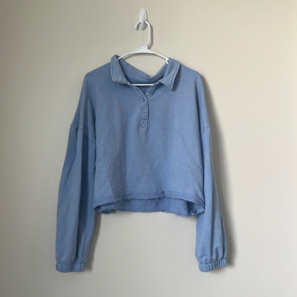 Cropped Blue Collared sweatshirt!